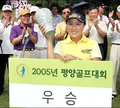 http://www.seoulsisters.com/players/misc/galleries/songbobae/images/bobae_pyang05_rd2trophybig_jpg.jpg